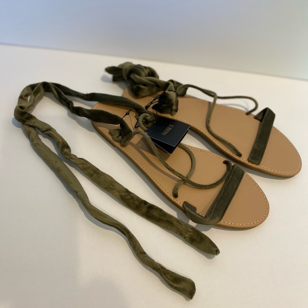 🛍️🛍️🛍️ Forever 21 Shoes/Sandals w/Straps, Olive,NWT